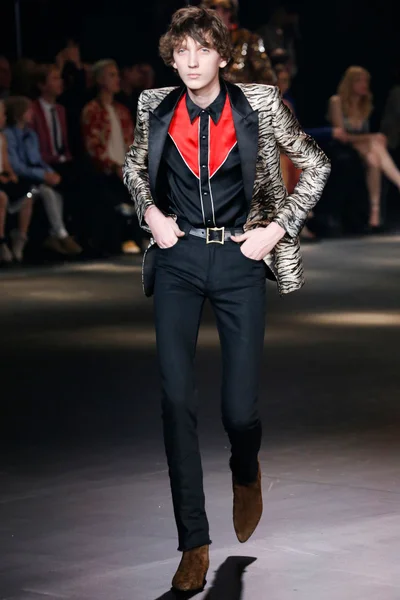 Look 77
